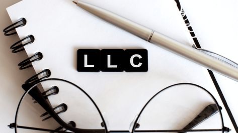 Knowing the pros and cons of an LLC allows you to make the right choice for establishing the entity of your company when you are starting a business. Llc Business Aesthetic, Llc Vision Board, Llc Aesthetic, Starting A Business Aesthetic, Income Vision Board, Register Business, Vision Board Bullet Journal, Vision Board Frame, Business Llc