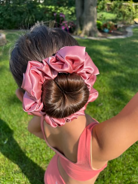 Scrunchie Bun Hairstyles, Fabric For Scrunchies, Hair Scrunchie Hairstyles, Bun With Scrunchie, Scrunchies Photoshoot, Hairstyles With Scrunchies, African Print Skirt Ankara Styles, Ballet Buns, Scrunchie Bun