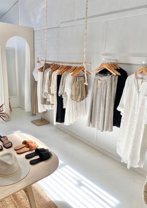 Small Boutique Interior, Clothing Boutique Decor, Clothing Boutique Interior, Fashion Store Design, Retail Store Interior Design, Clothing Store Interior, Store Concept, Boutique Inspiration, Clothing Store Design