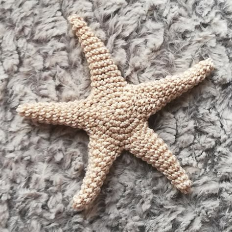 TheCrochetCircle.com Starfish Crochet Pattern Free, Crochet Starfish Amigurumi, Star Fish Crochet, Crochet Aquarium, Baby Starfish Crochet, Starfish Amigurumi, Starfish Crochet, Crochet Turtles, Crochet Christmas Lights