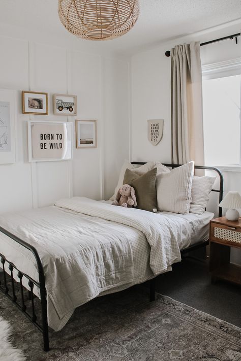 We’ve updated our sons bedroom again to a double bed! I love how warm and cozy, neutral and playful this space is. Perfect for kids and toddlers Neutral Boys Bedroom, Boy Room Bedding, Kids Bedroom Paint, Neutral Kids Bedroom, Bedroom Paint Ideas, Ideas Habitaciones, Boy Toddler Bedroom, Big Boy Bedrooms, Big Kids Room