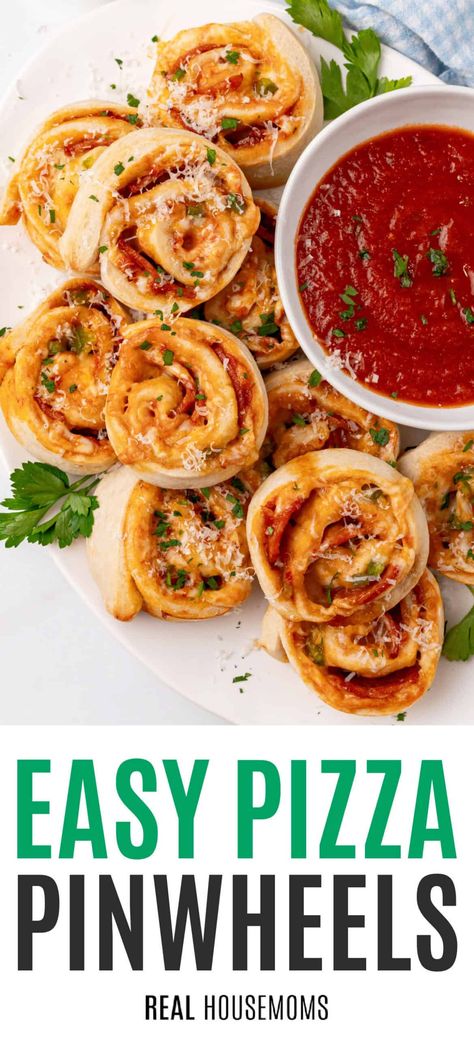 Delightfully delicious Pizza Pinwheels are everything you love about pizza, rolled up into surprisingly easy finger food! #Realhousemoms #pizzapinwheels #pizza #pinwheels #fingerfood #backtoschool #gameday #sundayfunday #footballseason #appetizer Fun Party Snacks, Pepperoni Pinwheels, Party Food Ideas Kids, Easy Party Food Ideas, Party Food Easy, Pizza Pinwheels, Pizza Roll Up, Pinwheels Recipe, Pizza Appetizers