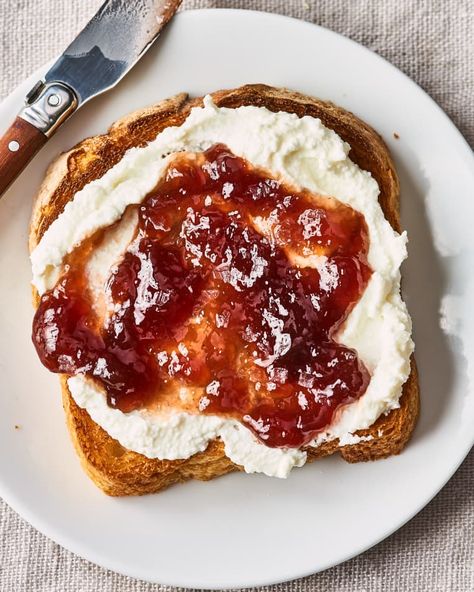 Healthy Tomato Snack Ideas, Toast And Jam Breakfast, Lemon Blueberry Cottage Cheese Bowl, Jam And Cheese Toast, Cottage Cheese Breakfast Toast, Best Protein Breakfast Ideas, Snacks With Cottage Cheese, Cottage Cheese Parfait, Cottage Cheese Toast