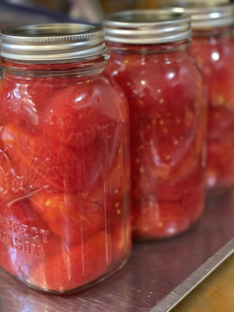 How to Can Whole Roma tomatoes How To Preserve Tomatoes Canning Recipes, Homemade Canned Tomatoes, How To Can Whole Tomatoes, Can Tomatoes, Canning Whole Tomatoes Recipes, Canned Whole Tomato Recipes, Can Roma Tomatoes, How To Can Whole Roma Tomatoes, How To Can Roma Tomatoes