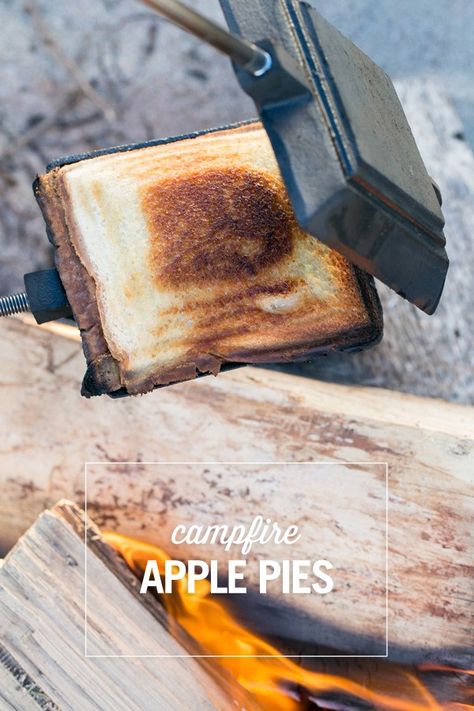 Campfire Apple Pies Pie Iron Cooking, Campfire Pies, Easy Apple Pie Filling, Mountain Pies, Fall Entertaining Ideas, Pie Iron Recipes, Campfire Desserts, Pie Iron, Camping Desserts