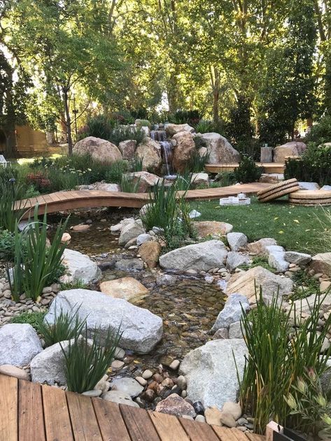 Rock Garden Waterfall, Backyard Stream, Garden Stream, Kolam Koi, Garden Pond Design, Pond Landscaping, Backyard Water Feature, Waterfalls Backyard, Rock Garden Landscaping