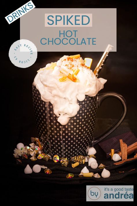 A black mug on a black background with marshmallows, gold stones and cinnamon. A dollop of whipped cream drops down. A text overlay at the top: luxury chocolate milk with licor 43, drinks, easy recipe, hot drink Iced Coffee Sweet, Drinks Without Alcohol, Cocktails Healthy, Hot Chocolate Ideas, Coffee Lemonade, Boozy Hot Chocolate, Lemonade Iced Tea, Spiked Hot Chocolate, Make Drinks