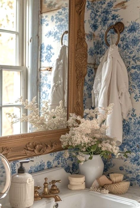 FB. French Country Cottage Decorating Community Bathroom Cottagecore, Bathroom Modern Farmhouse, Cottage Core Bathroom, Bathroom Cozy, Bathroom French, Bathroom Cottage, Interior Cottage, Bathroom Traditional, Organic Modern Bathroom