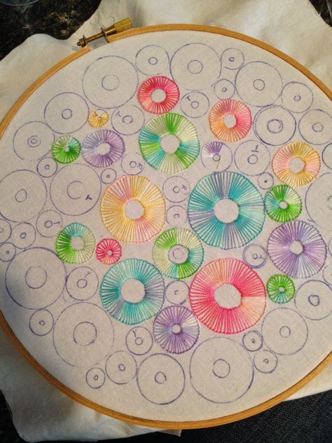 Buttonhole Stitch Embroidery Design, Embroidery Samplers, Embroidery Circle, Embroidered Mandala, Looms Weaving, Button Hole Stitch, Buttonhole Stitch, Tapestry Embroidery, Simple Hand Embroidery