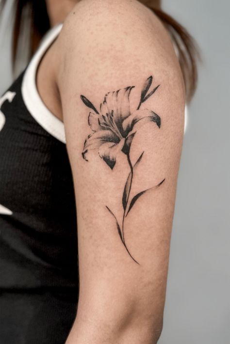 Lilly Tattoo Design, Abstract Flower Tattoos, Lilly Tattoo, Lillies Tattoo, Lily Tattoo Design, Abstract Tattoo Ideas, Lily Flower Tattoos, Lady Tattoo, Hippie Tattoo