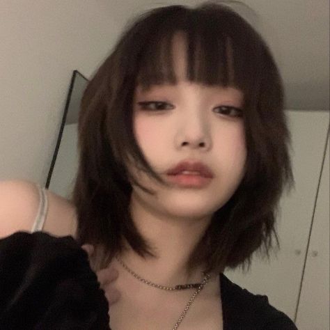 Wolf Korean Haircut, Short Asian Haircut Round Faces, Uzzlang Short Hair, Short Hair With Layers And Bangs, Korean Short Haircut, Pretty Hair Cuts, Korean Short Hair, Pixie Bob Haircut, Asian Short Hair