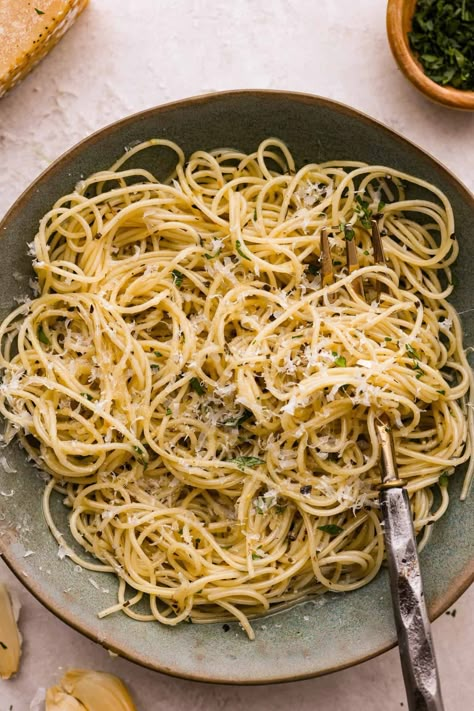 Garlic Butter Pasta - The Recipe Critic Sauce For Angel Hair Pasta, Fancy Buttered Noodles, Angel Hair Pasta Recipe, Buttery Garlic Sauce, Italian Seasoning Recipe, Angel Hair Pasta Recipes, Garlic Butter Pasta, Pita Pizza, Fish Pasta