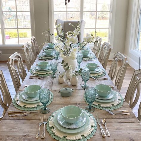 Mantel Decorating Ideas Farmhouse Style, Spring Place Settings, Teal Dinnerware, Napkin Ring Ideas, Easter Home Decorations, Green Tablescape, Polka Dot Plate, Outdoor Porches, Easter Place Settings