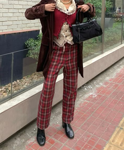 Plaid Layered Outfit, Vivian Westwood Inspired Outfits, Boots Pants Outfit, Maximalist Grunge Outfits, Will Wood Inspired Outfits, Bardcore Outfits, Dark Maximalism Outfits, Vibrant Academia Outfits, How To Style Trousers