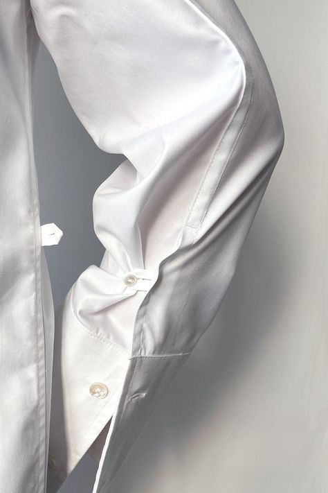 Fashion Article, Shirt Detail, Clothing Details, Shirt Embroidery, Women's Wardrobe, White Shirts, Business Outfits, Outfit Details, Fashion Details