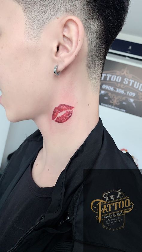 Tattoo Of Lips On Guys, Lip Tattoo On Neck, Kiss Neck Tattoo, Kiss Mark Tattoo On Neck, Kiss Mark Tattoo, Kiss Tattoo On Neck, Red Lips Tattoo, Tattoo Kiss, Kiss Tattoo