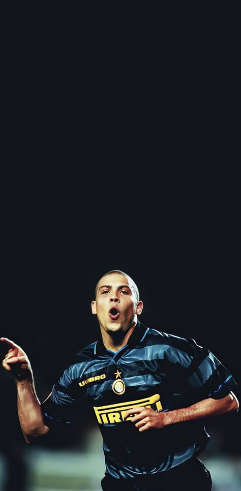 Vintage Ronaldo, Ronaldo Inter, Ronaldo R9, Beckham Football, Ronaldo 9, Football Ronaldo, Football Players Photos, Soccer Photography, Legends Football