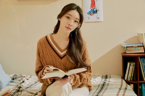 Kim Chungha, Chung Ha, Female Idols, Cozy Outfit, Woman Crush, H U, Kpop Girl Groups, Girl Crush, Kpop Idols