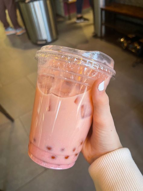 Popping Boba Tea Aesthetic, Strawberry Milk Bubble Tea, Boba Aesthetic Pink, Pink Boba Tea Aesthetic, Bubble Tea Popping Boba, Strawberry Boba Aesthetic, Pink Boba Aesthetic, Peach Boba Tea, Popping Boba Drinks