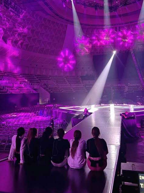 Kpop Concert Stage Design, Kpop Idol Life, Super Power Girl, Future Concert, Famous Lifestyle, Concert Stage Design, Dancer Lifestyle, Kpop Life, Idol Life