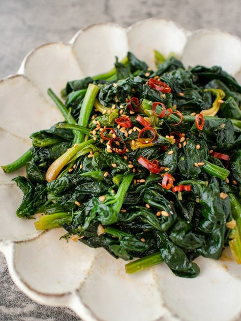 Korean Chili Paste, Water Spinach, Garlic Spinach, Korean Cooking, Sauteed Spinach, Vegetarian Chili, Spinach Recipes, Chili Paste, Veggie Side Dishes