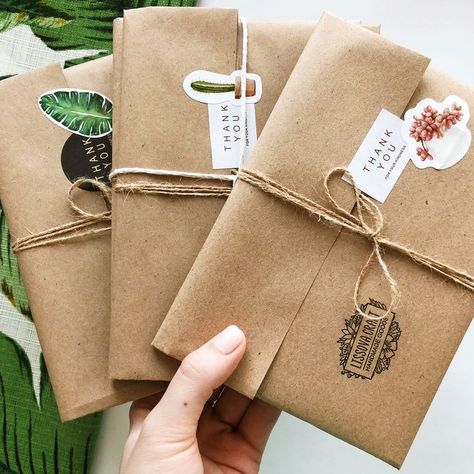 Etsy Packaging, Joe Perry, Packaging Diy, Diy Projektit, Packaging Ideas Business, Handmade Packaging, Gifts Wrapping Diy, Small Business Packaging, Creative Gift Wrapping