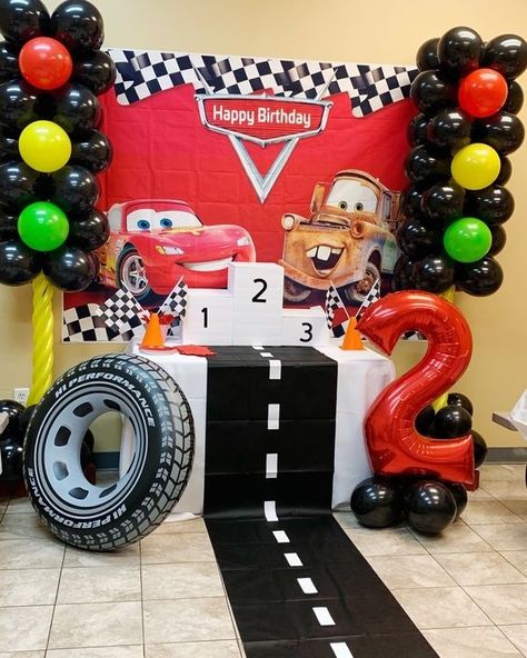 Race Cars Birthday, برق بنزين, Uno Party, Cars Birthday Party Decorations, Cars Birthday Party, Disney Cars Birthday, Cars Birthday Party Disney, Car Themed Parties, Car Birthday Theme