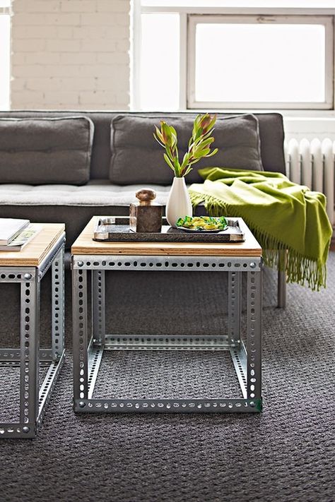 Tafeltje Meja Industrial, Industrial Diy, Industrial Side Table, Industrial Livingroom, Vintage Industrial Furniture, Industrial Interior Design, Design Library, Industrial Table, Diy Coffee Table