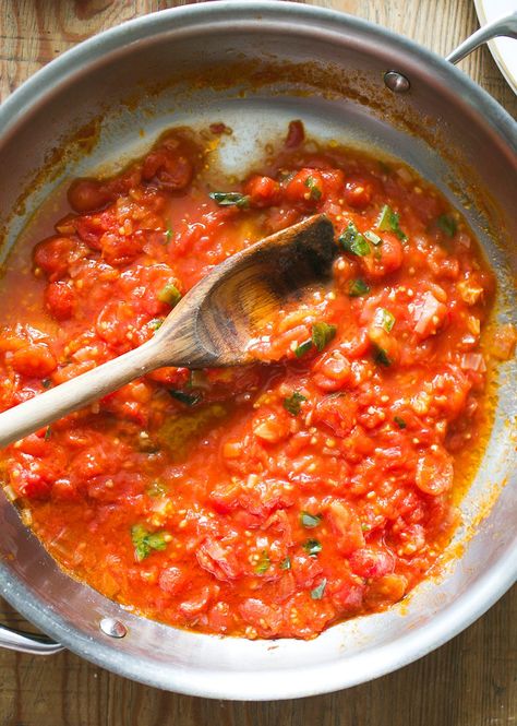 Capellini Pomodoro Recipe, Italian Red Sauce Recipe, Pomodoro Sauce Recipe, The Clever Carrot, Clever Carrot, Tomato Sauces, Fresh Pasta Sauce, Pomodoro Sauce, Arrabbiata Sauce