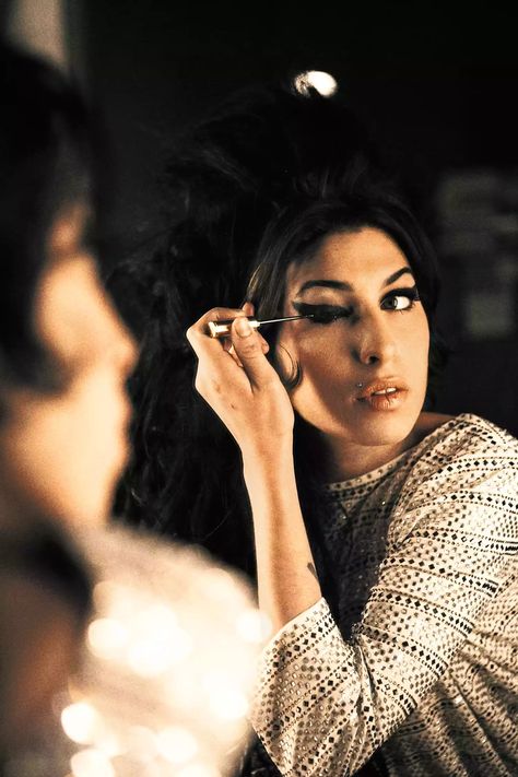 Amy Winehouse Makeup, Amy Winehouse Style, Amy W, Pete Doherty, Amazing Amy, Glam Punk, Mark Ronson, Tony Bennett, Kelly Osbourne