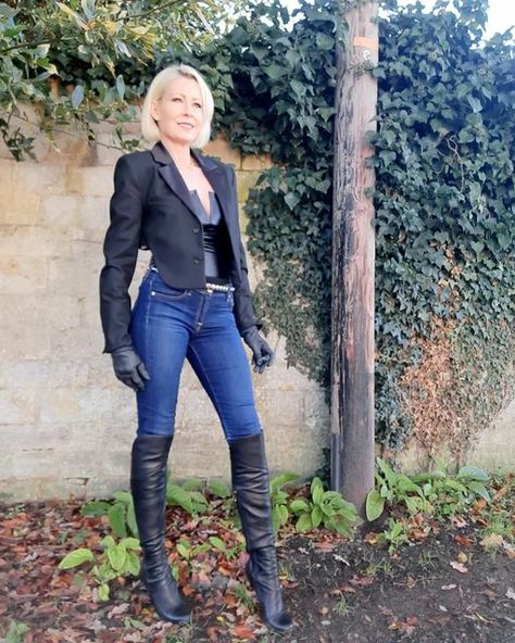 Leather Leggings And Boots, Otk Boots Outfit, Fall Fashion Boots, French Lady, Ring Master, Chic Over 50, Otk Boots, Biker Chic, French Women