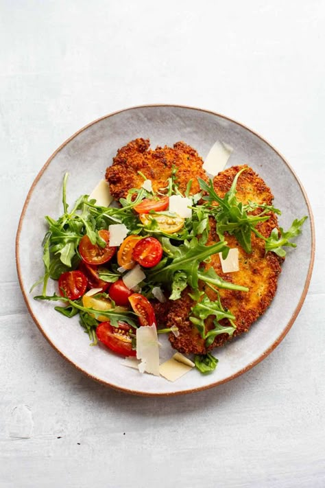 Crispy Chicken Milanese with Tomato Arugula Salad Milanese Recipe, Chicken Milanese, Authentic Italian Food, Dinners To Make, Italian Chicken, Italian Recipes Authentic, Italian Dinner, Arugula Salad, Parmigiano Reggiano