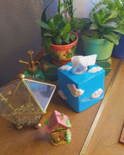 𝕸𝖊𝖑𝖎𝖘𝖘𝖆✨💙🔮🌜🌞🍊 (@melissahego) • Fotos y vídeos de Instagram Cloud Tissue Box Cover, Clay Tissue Box Cover, Clay Trinket Box Diy, Ceramic Tissue Box Cover, Manifest Apartment, Tissue Box Covers Diy, Sculpture Art Lessons, Polimery Clay Ideas, Das Clay Ideas