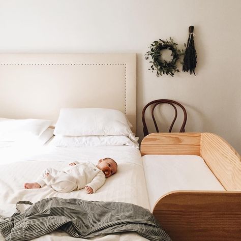 Wooden bedside bassinet Family Bed, Bedding Inspiration, Gorgeous Bedrooms, Everything Baby, Tiny Humans, Future Family, Baby Bed, Future Kids, Future Baby