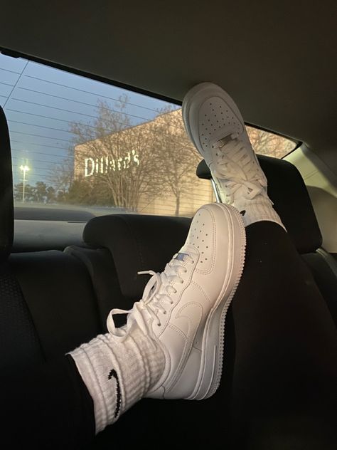 Af1 Aesthetic, Nike Air Force 1 Outfit, Nike Shoes Air Force, White Nike Shoes, Basic Shoes, Nike Fashion Shoes, All Nike Shoes, Tenis Nike, Latest Shoe Trends