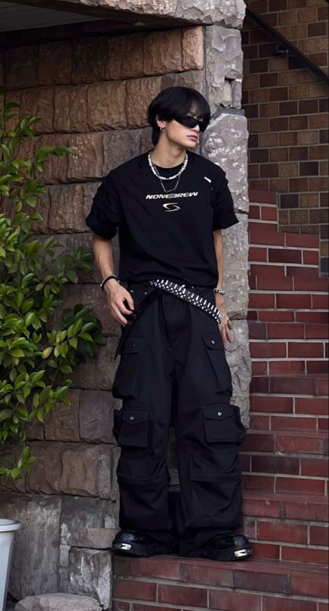 Cool Black Outfits Men, Outfits Male Grunge, Baggy Leather Pants Outfit Men, Korean Grunge Outfits Men, Baggy Jeans Outfit Men Aesthetic, Alt Men Style, Tripp Pants Outfit Men, Gothic Streetwear Men, Men Kpop Outfit