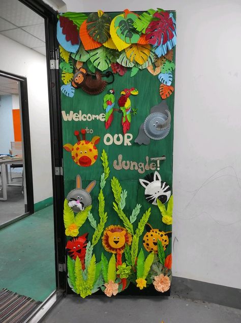 Jungle Classroom Door, Jungle Theme Classroom Decorations, Rainforest Classroom, Safari Theme Classroom, Jungle Door, Jungle Crafts, Jungle Theme Decorations, Jungle Theme Classroom, Sunday School Decorations