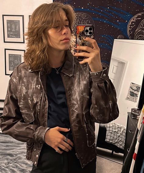 Lesbian Haircut Long, Butch Haircuts, Lesbian Haircut, Shaggy Long Hair, Masc Women, Men's Long Hairstyles, Hairdos For Curly Hair, Haircuts For Long Hair, Cut My Hair