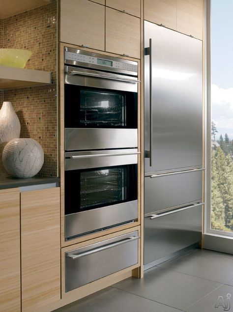 Wolf wall ovens and Sub-Zero refrigerator combo. Wall Oven Kitchen, Refrigerator Panels, Best Kitchen Design, Ideas Hogar, Best Kitchen Designs, Kitchen Oven, Double Oven, Trendy Kitchen, Stainless Steel Appliances