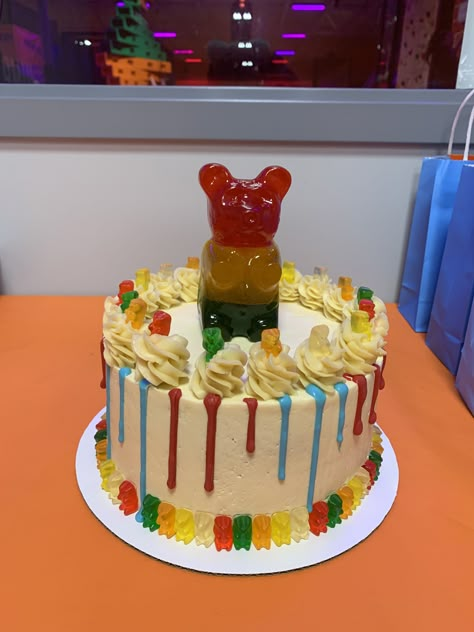 Gummy Bear Cake Gummy Bear Cupcakes, Cake With Gummies, Gummy Cake Birthdays, Gummy Bear Cake Ideas, Gummy Bear Cake Birthdays, Gummy Bear Themed Birthday Party, Gummy Bear Party Ideas, Gummy Bear Party Decorations, Gummy Bear Birthday Party Ideas