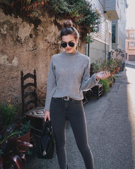 Pin = @zozzza Winter Hipster, Mode Ab 50, Faded Black Jeans, Cooler Look, Looks Street Style, Jeans Outfit, Winter Mode, Mode Inspo, Fashion Winter