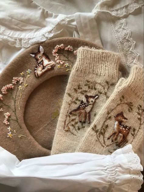 Bohol, Fingerless Mittens, 자수 디자인, Hand Embroidery Art, Embroidery Inspiration, Embroidery And Stitching, Mode Vintage, Embroidery Ideas, Embroidery Projects