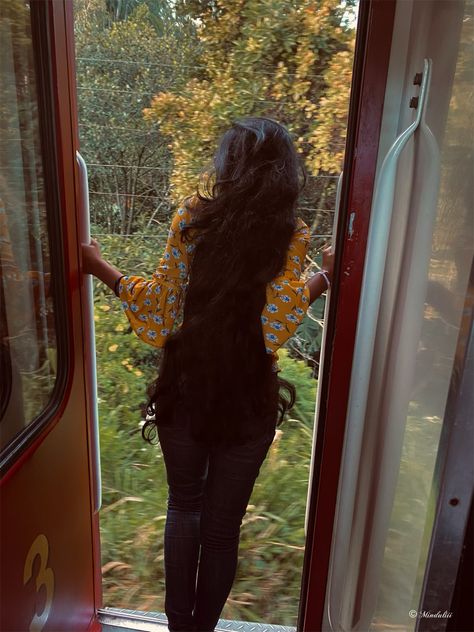 Photo Poses In Train, Train Poses Photography, Train Pose Ideas, Train Photo Ideas Instagram, Train Pics Photo Ideas, Train Rides Aesthetic, Train Photography Aesthetic, Train Pictures Instagram, Train Photography Ideas