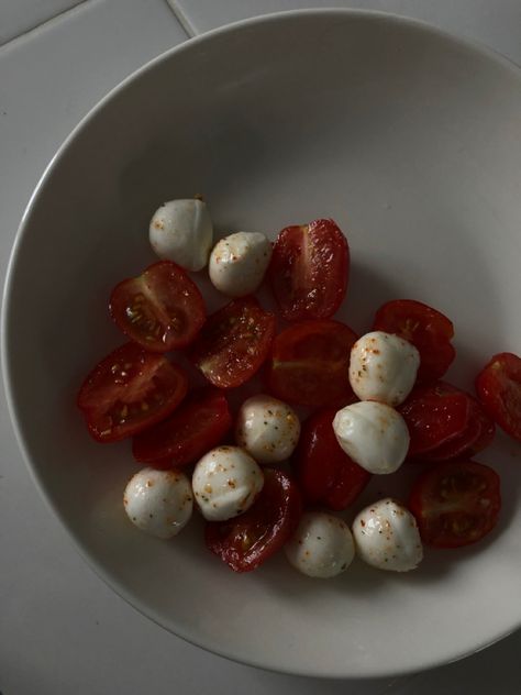 Tomato Salad Aesthetic, Cherry Tomatoes Aesthetic, Cherry Tomatoes Salad, Tomatoes Aesthetic, Tomato Aesthetic, Tomato Girl Aesthetic, Tomatoes Salad, Tomato Girl Summer, Tomato Mozzarella Salad