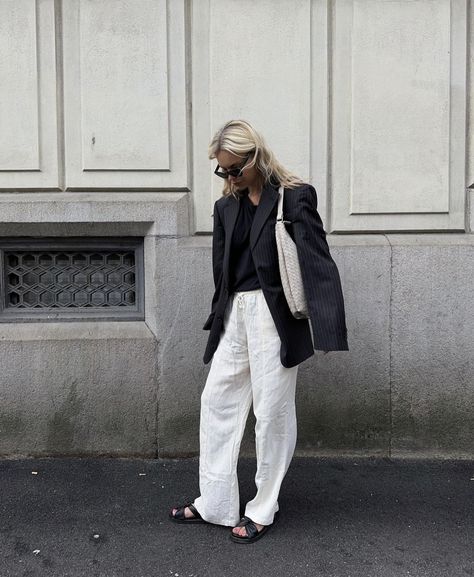 chic outfit, simple outfit, black & white fit, minimalist outfit, dinner outfit, summer, summer outfit Linen Blazer Outfit, White Linen Pants Outfit, Brunch Outfit Summer, Plain Black Top, Natural Linen Pants, Outfit Brunch, Black Blazer Outfit, Summer Brunch Outfit, Blazer Linen