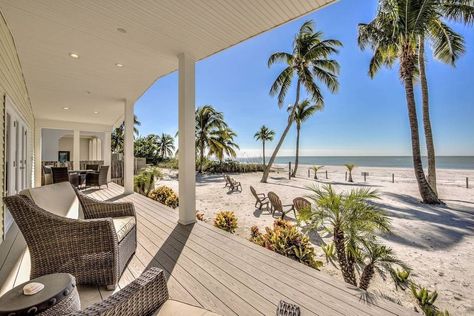 25 Best Beach House Airbnb Rentals in the US - Airbnb Beach Houses Ocean Front Property, Beachfront House, Luxury Beach House, Creepy Places, Dream Beach Houses, Elevated Bed, Places To Rent, Beach House Rental, House Vibes