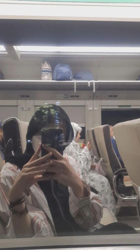 Mirror selfie Train Selfie, Selfie Ideas, Malang, Cosplay Anime, Jam, Mirror Selfie, Ootd, Train, Photography