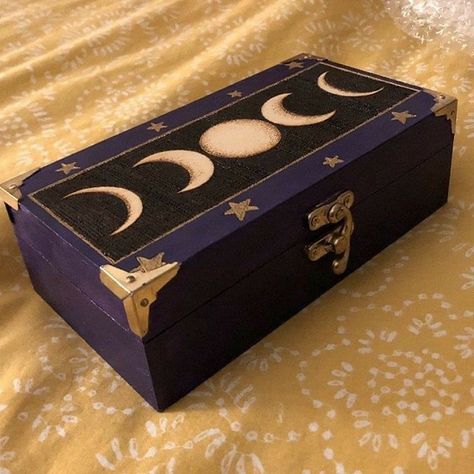 Moon Pyrography, Aesthetic Bedroom Wall Decor, Aesthetic Bedroom Wall, Jewelry Box Makeover, Painted Wooden Boxes, The Moon And Stars, Witchy Crafts, Painted Boxes, Kitchen Witch