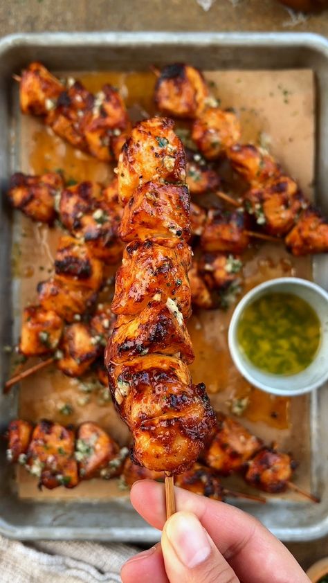 Garlic Parmesan Chicken Skewers, Parmesan Chicken Skewers, Chicken Cubes, Garlic Parmesan Sauce, Baked Bbq Chicken, Meal Prep Snacks, Cheap Meal Ideas, Kabob Recipes, Simple Family Meals