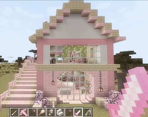 Pink Building Minecraft, Small Pink House Minecraft, Mincraft Idea Houses Coquette, Coquette Minecraft House, Kawaii Minecraft Houses, Minecraft Houses Pink, Girly Minecraft Houses, Girly Minecraft Builds, Minecraft Pink House